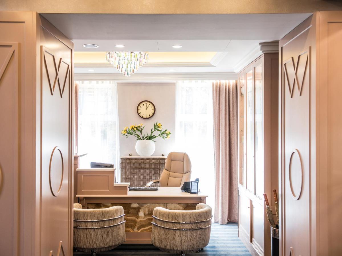 Ea Hotel Elefant การ์โลวีวารี ภายนอก รูปภาพ