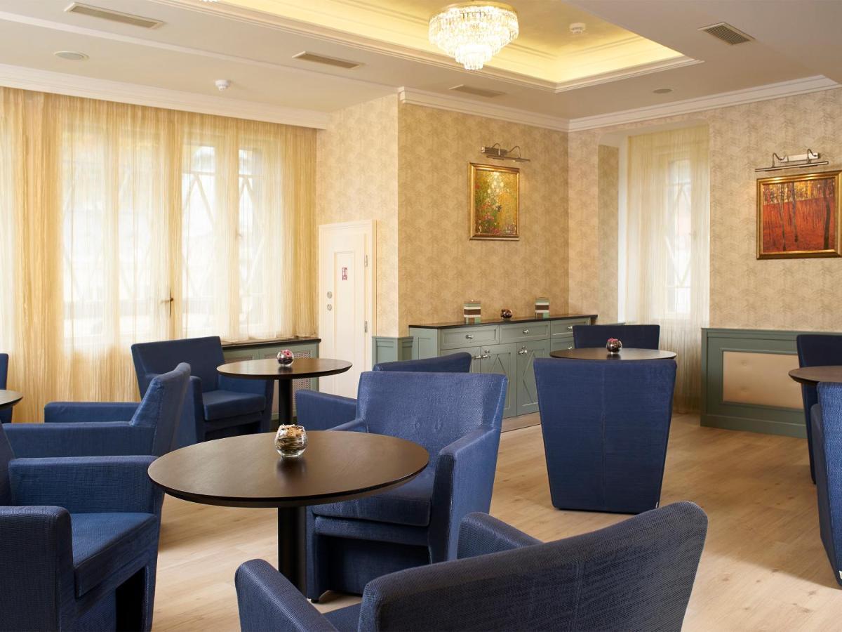 Ea Hotel Elefant การ์โลวีวารี ภายนอก รูปภาพ