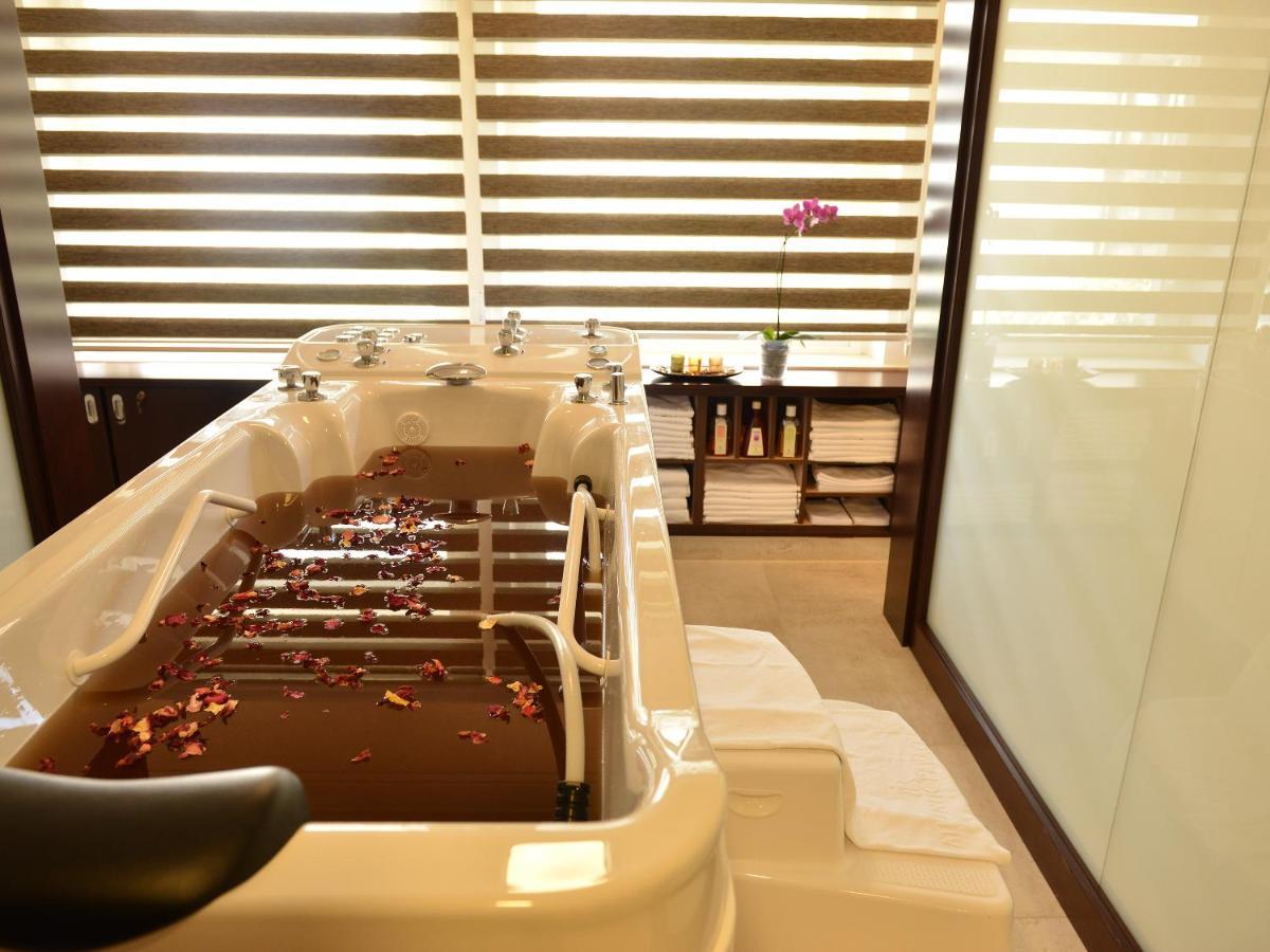 Ea Hotel Elefant การ์โลวีวารี ภายนอก รูปภาพ