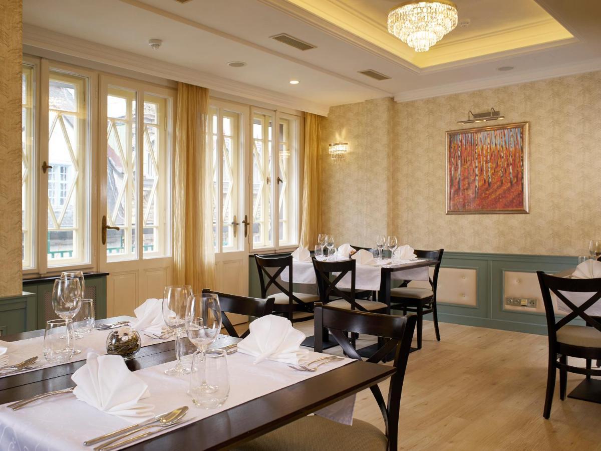 Ea Hotel Elefant การ์โลวีวารี ภายนอก รูปภาพ