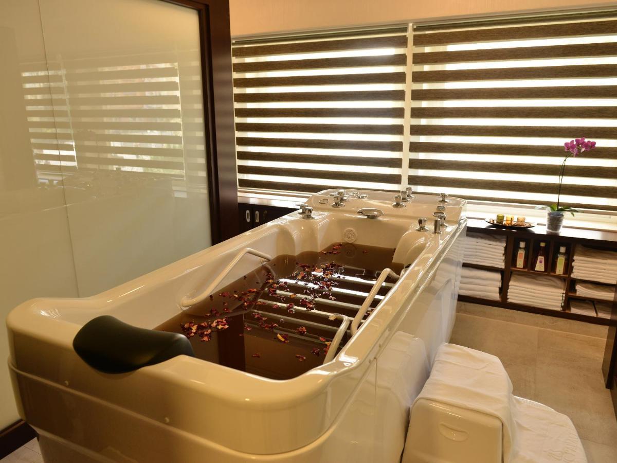 Ea Hotel Elefant การ์โลวีวารี ภายนอก รูปภาพ