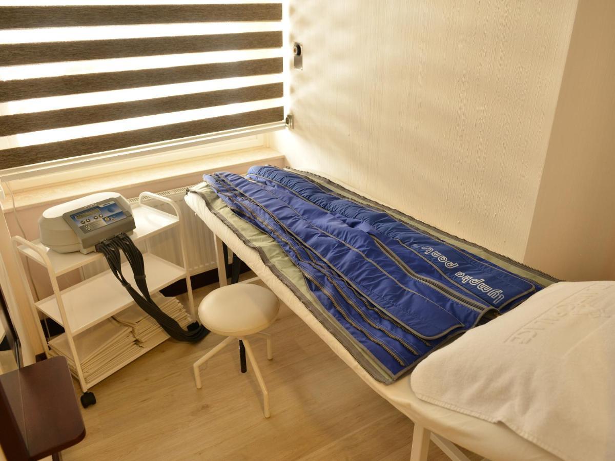 Ea Hotel Elefant การ์โลวีวารี ภายนอก รูปภาพ