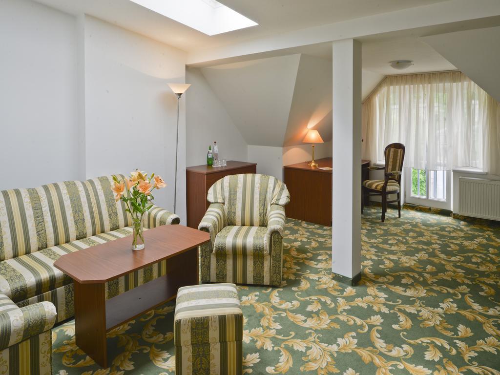 Ea Hotel Elefant การ์โลวีวารี ห้อง รูปภาพ