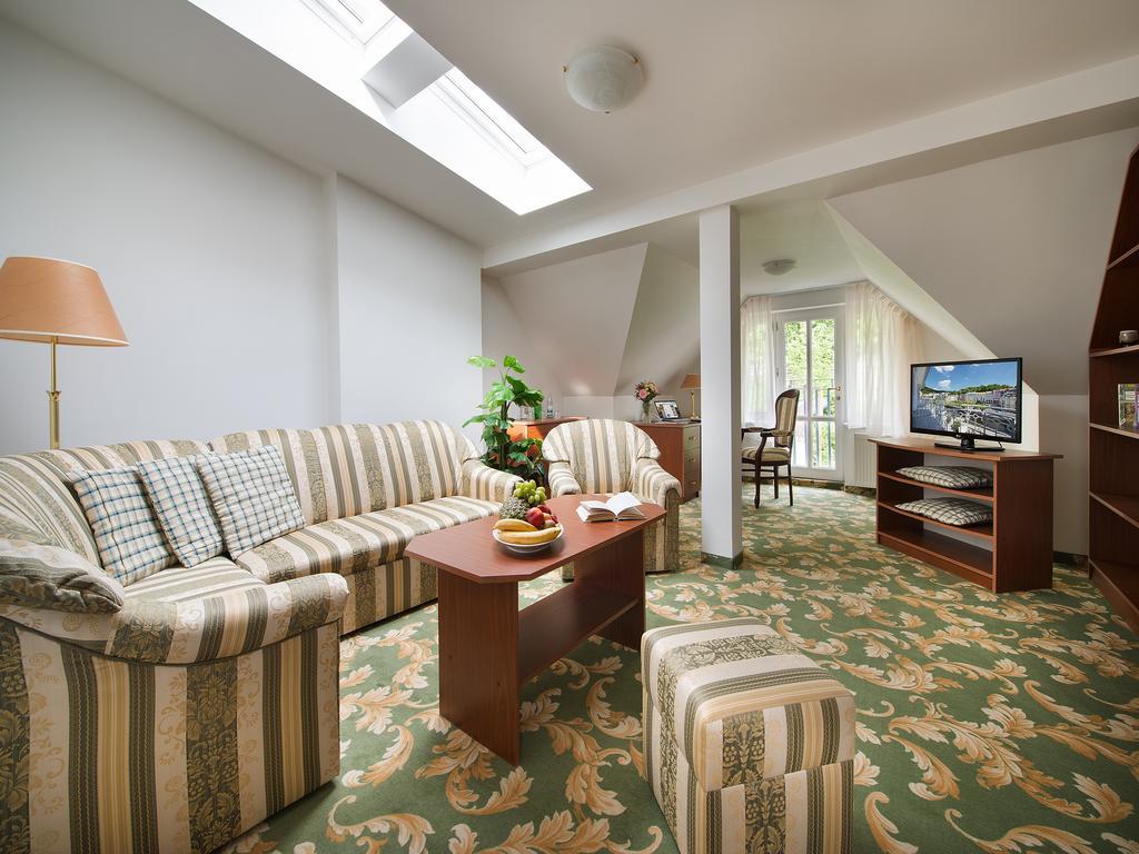 Ea Hotel Elefant การ์โลวีวารี ห้อง รูปภาพ