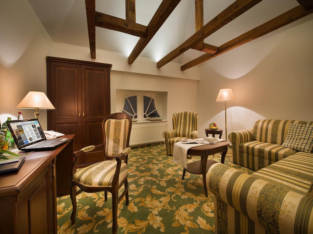 Ea Hotel Elefant การ์โลวีวารี ห้อง รูปภาพ