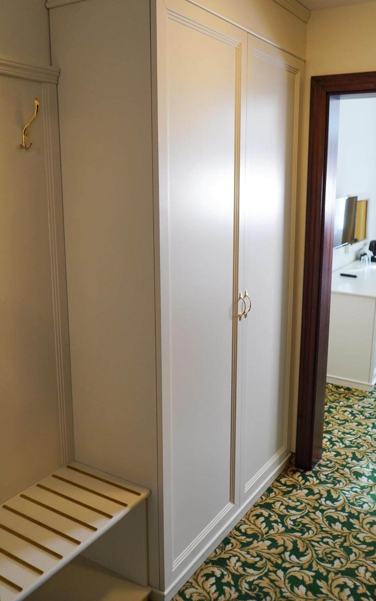Ea Hotel Elefant การ์โลวีวารี ภายนอก รูปภาพ