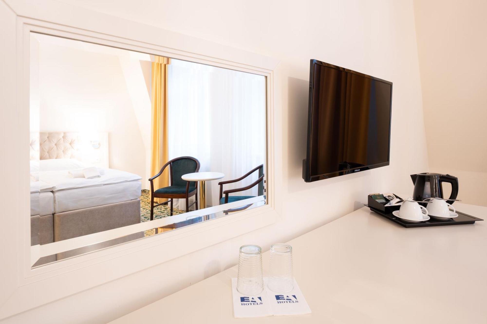 Ea Hotel Elefant การ์โลวีวารี ภายนอก รูปภาพ