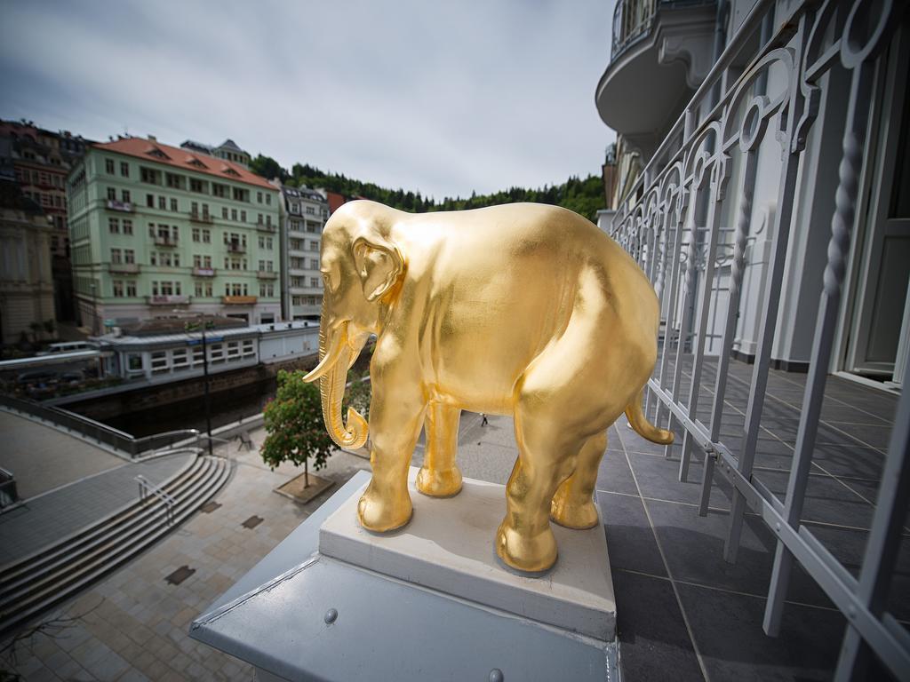 Ea Hotel Elefant การ์โลวีวารี ภายนอก รูปภาพ