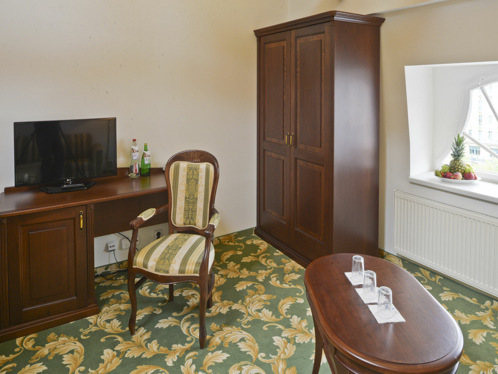 Ea Hotel Elefant การ์โลวีวารี ภายนอก รูปภาพ