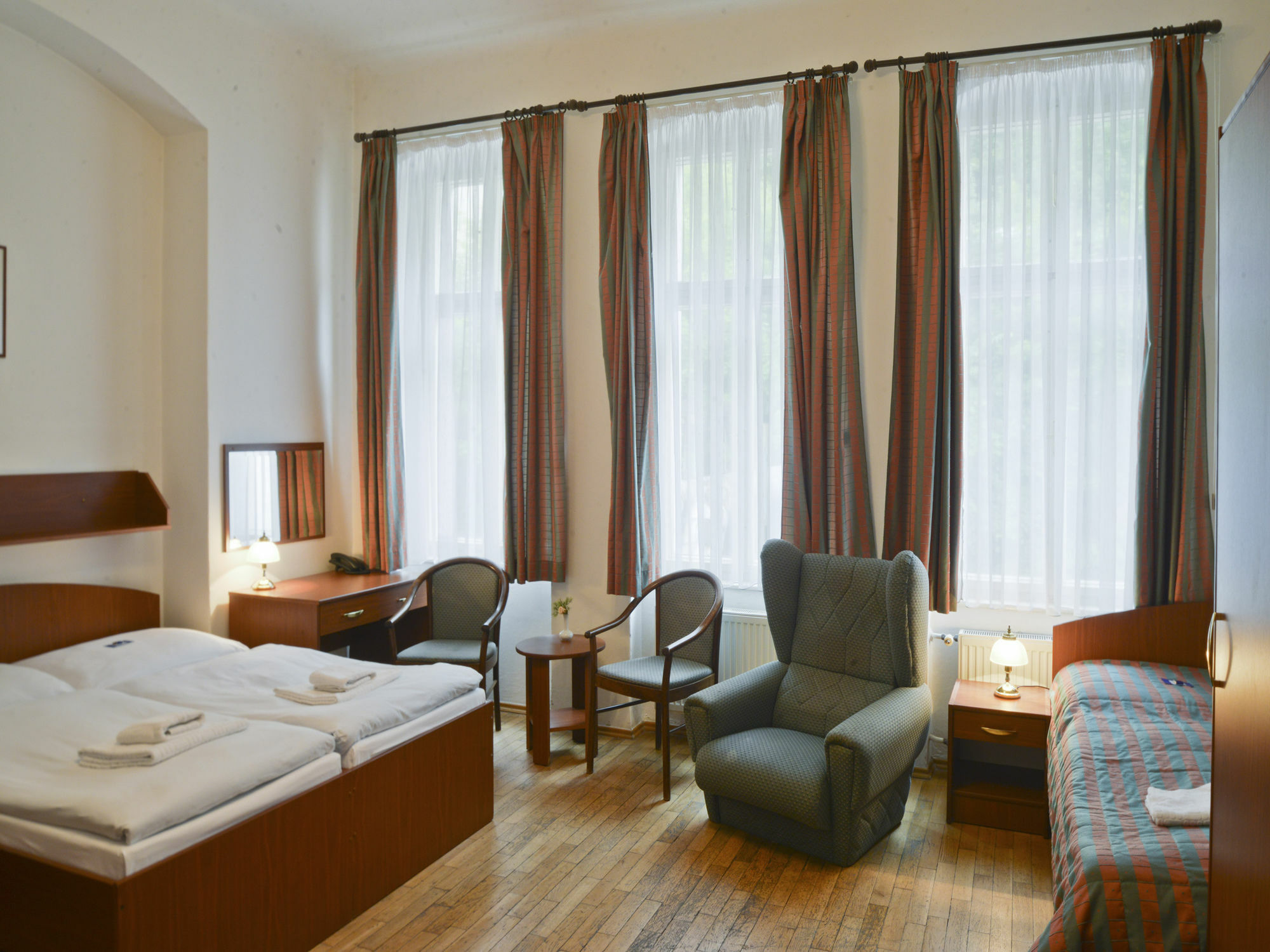 Ea Hotel Elefant การ์โลวีวารี ภายนอก รูปภาพ